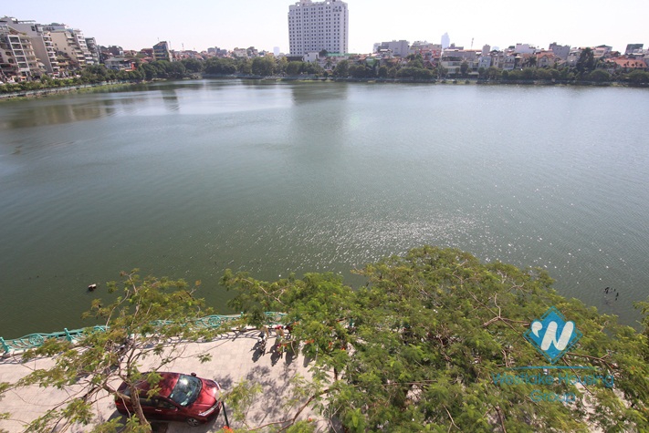 Lake view apartment available for rent in Quang An street, Tay Ho, Hanoi 